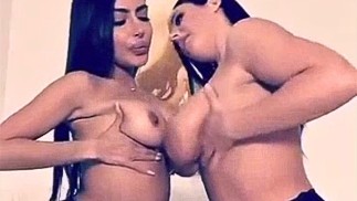 Lela Star e la sua amica dalle grandi tette ti pregano di unirti