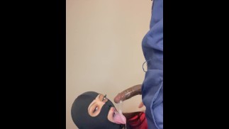 Der Wachmann in meiner Wohnung hätte mich nicht so 🫣 in die Kehle ficken sollen.