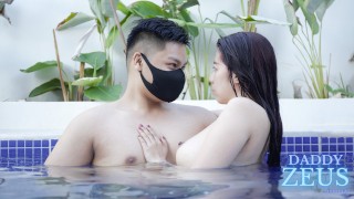 DADDY Z - Gorąca japońska Pinay Chick Kycee została zerżnięta w cipkę w basenie