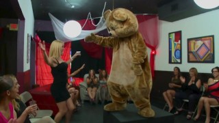 DANCING BEAR - V Klubu Sání Ptáky S Bezohlednou Opuštěností