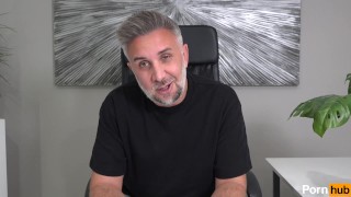 Keiran Lee читает комментарии Pornhub