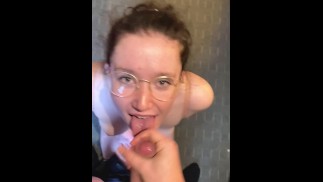 encontré la puta perfecta en este hotel! mejor mamada de mi vida!
