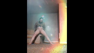 Chemise à carreaux jaune TikTok sans pantalon