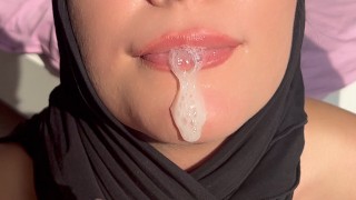 SCOPATA Un MUSLIM MOGLIE MENTRE LEI ERA PULIZIA IL CASA