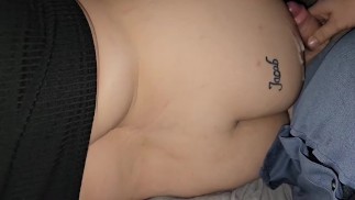 Se dirigeait vers le lit puis s’est fait baiser rapidement et le cul couvert de sperme
