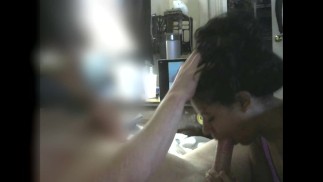 jonge ebony zuigt haar blanke man's lul [met ondertitels]