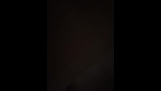 pissen terwijl ik loop... Kon het niet halen in een badkamer, iemand komt me opruimen