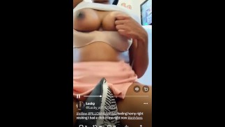 Fille baise son oreiller