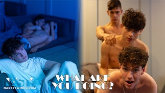 NastyTwinks - Co To Děláš - Pár Začne Blázen Kolem, Zatímco Přítel Připojí