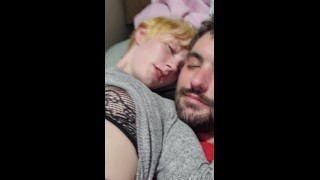 19yo je potěšen! Podívejte se na její smyslnou mimiku!! 😍