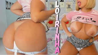 Hot grote borsten Blonde aftrekinstructies vies praten terwijl ze twerken en dildo zuigen