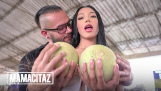 Spetterende Latina Rebecca Johnson maakt haar debuut met harde seks