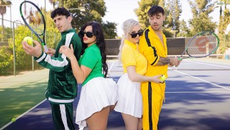与荡妇继母的网球比赛导致四人性交狂欢 - Kenzie Taylor & Mona Azar - MomSwap