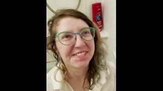 Piss drinking goth slut gets a golden shower