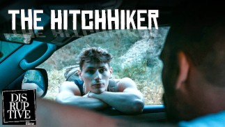 Autostoppista gay raccolto e scopato per tornare a casa da Muscle Hunk - DisruptiveFilms