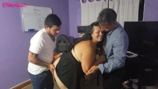 Slideshow - La secrétaire salope de BBW baise le patron et le collègue de son mari cocu