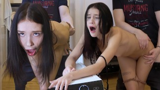 OOGROLLENDE ANALE ORGASMES - Verrassings anale seks doet haar hersenen smelten
