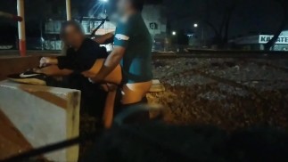 sexo en la público atrapados follando caminando desnuda por la ciudad corrida en publico mirones