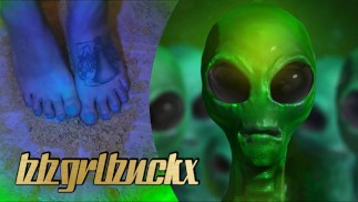 ALIEN meid ontbijt ontbijtgranen CRUSH ASMR