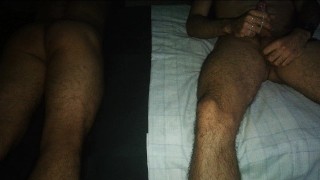 Linda puta mueve su culo y me hace venir