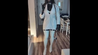 Dominatrix Tania infermiera di gomma