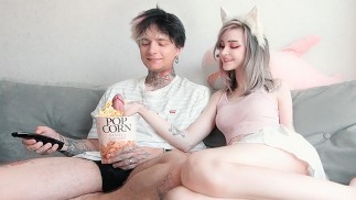 Nodigde een vriendin uit om een film te kijken met een verrassing - pinkloving 💖