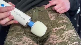 Magiczna różdżka + koronkowe bokserki = pulsujący orgazm FTM