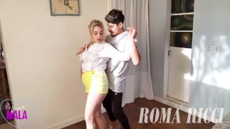ダンスクラス。熟女教師は彼女の学生にPRIVATEレッスンを与えます。ネナムラ FT ローマ リッチ