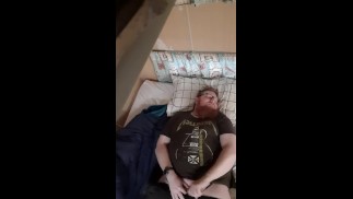 私は義理の息子の部屋にカムを置き、私が捕まえたものを推測します!