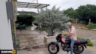 Pieprzę dostawcę, bo nie mam pieniędzy, a mojego chłopaka nie ma w domu - KARVIN17