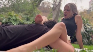 🔥Teen scopata sull'erba da CLASSmate🔥