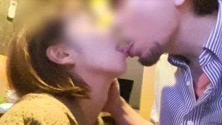 ビデオ(個人撮影)カラ◯ケで口内射精するまで優しく手コキとフェラ 日本人素人カップルのlove romance
