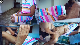 මාමා රට නිසා පුංචිගේ තියන අසහනේ Sri lankan Sexy Aunty bisogno di aprire il suo buco e scopare sesso duro XXX