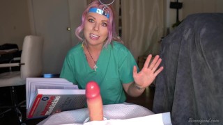 Crazy Nurse zählt Sie für eine Penektomie zu Hause herunter (Extended Preview)