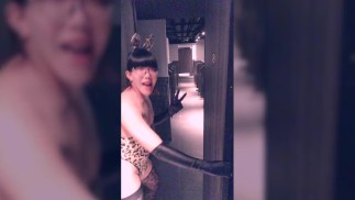 豹纹伪娘公厕露出散步射给自己满嘴巴 CD Lotus nicht zu Hause bleiben Exhibitionisten und Sperma in den Mund