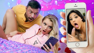 Sexuální deviantní nevlastní dcery vymýšlejí spiknutí, aby svedly své nevinné nevlastní otce - TeamSkeet Swap