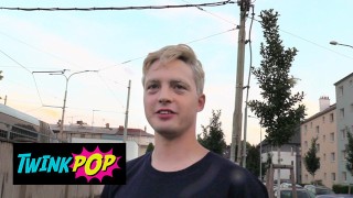 TWINKPOP - Chudý Mladý Student Nechá Nadržený Cizinec Vrtat Zadek Pro Nějaké Peníze Navíc