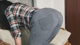 Czy mówisz poważnie, że chcesz mnie zerżnąć w dupę? Jestem twoją macochą! OK, ale proszę, nie mów ni