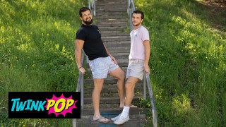 TWINKPOP - Griffin Miluje Protahování Jeho Submisivní Svalnatý Přítel Brysen Butt Hole
