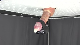 GLORYHOLE MELKTISCH CUMSHOT MIT XL KONDOM UND VIBRATOR - HOLY MOLY