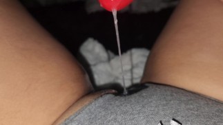 Oglądanie porno pozostawia ją z bardzo mokrymi majtkami🫣CO ZA ROZKOSZNY ORGAZM!!
