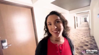 Real Teens - Raven Selena Ivy le encanta tomarlo por detrás más que nada