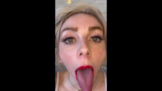 POV 脸恋物癖可爱的雀斑金发女郎 CHEER SLUT 乞求你的精液 - 雷米·里根
