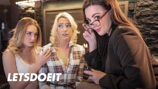 Beautiful chicas Kenna James, Whitney Wright y Kyler Quinn intenso maquillaje lésbico - A GIRL KNOWS