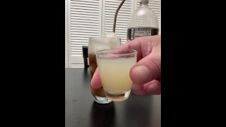 Cum & Coke - Ma femme m’a dit de faire un verre avec mes cubes de sperme congelés et un coup de mon sperme dégelé