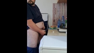 homme barbu masturbation solo grosse bite