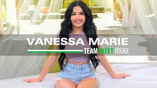Sai che amiamo una nuova ragazza TeamSkeet tanto quanto tutti voi - godetevi la nuova ragazza nel porno!
