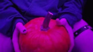 ULTIME NOTIZIE | TWINK SCOPA PUNPKIN E SBORRA SUL MONITOR