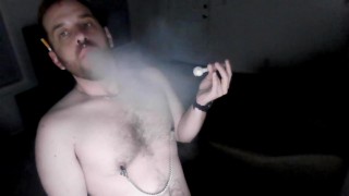 Perv Smoker Bläst Wolken
