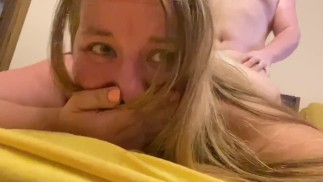 Ik film mezelf terwijl een vreemdeling van Tinder me in alle gaten neukt